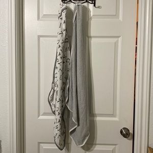 3/$15 Moving Sale! Burt’s bees baby organic cotton hooded bath towels